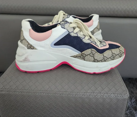 Gucci Navy and Cream Sneakers - Picture 6 of 13